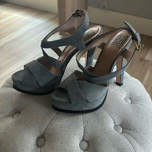 Pour La Victoire Women's Hiro Sandal